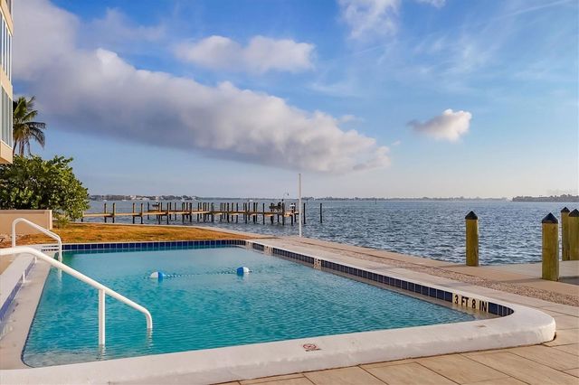 350 GOLDEN GATE POINT 62, Sarasota, FL 34236