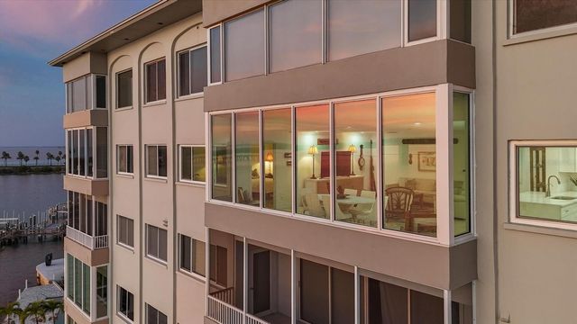 350 GOLDEN GATE POINT 62, Sarasota, FL 34236