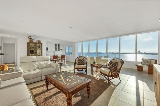 350 GOLDEN GATE POINT 62, Sarasota, FL 34236