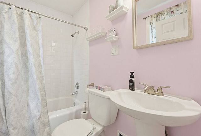266 N Franklin St, Holbrook, MA 02343