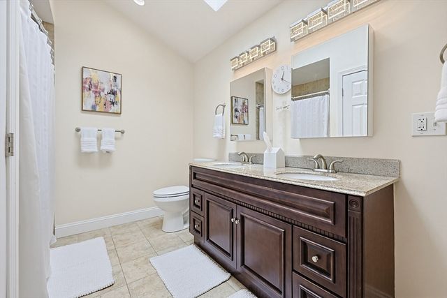 266 N Franklin St, Holbrook, MA 02343