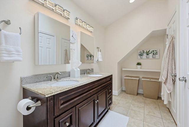 266 N Franklin St, Holbrook, MA 02343