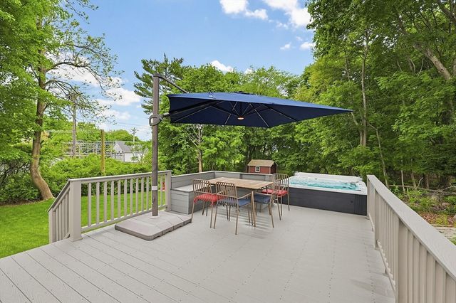 266 N Franklin St, Holbrook, MA 02343