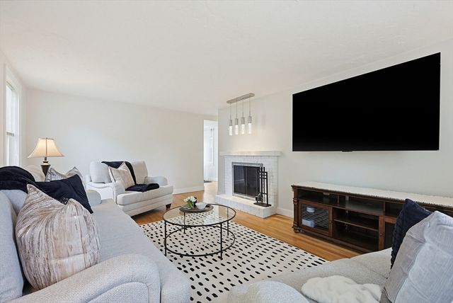 266 N Franklin St, Holbrook, MA 02343
