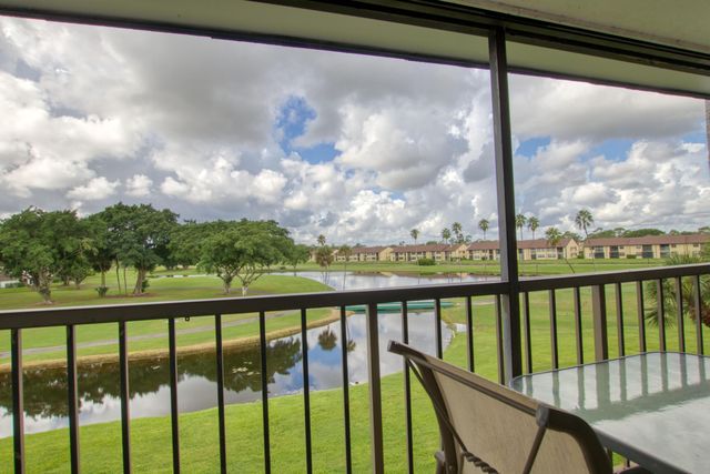 4489 LUXEMBURG Court 304, Lake Worth, FL 33467