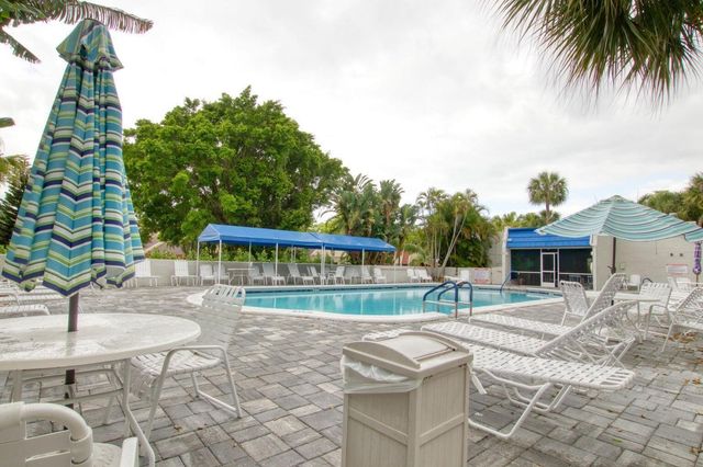 4489 LUXEMBURG Court 304, Lake Worth, FL 33467