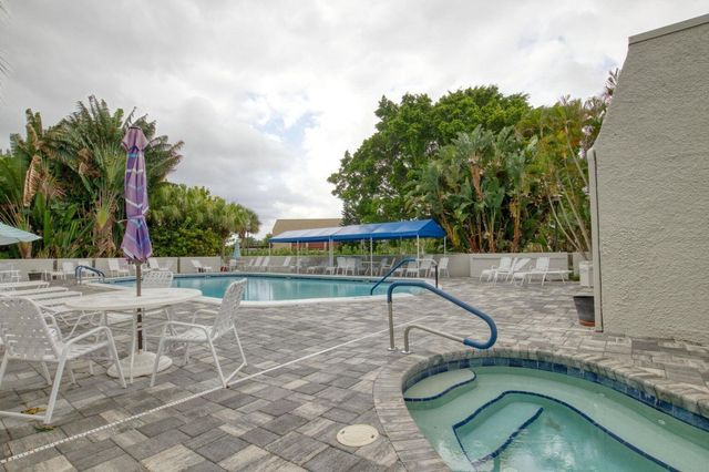 4489 LUXEMBURG Court 304, Lake Worth, FL 33467