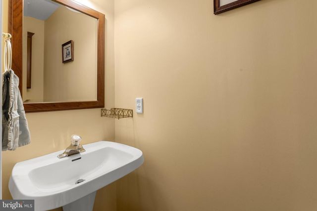 1358 SYLVAN, Lancaster, PA 17601