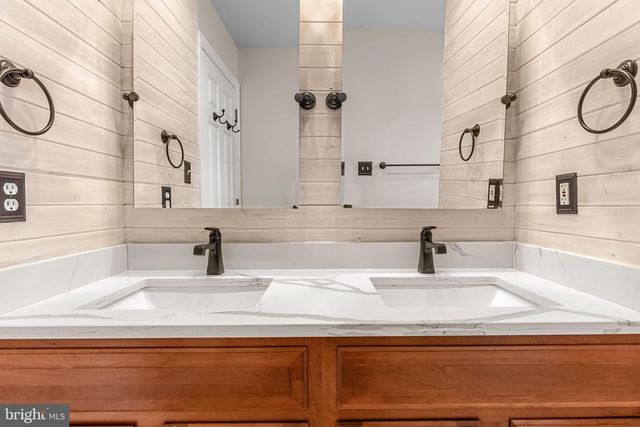 1358 SYLVAN, Lancaster, PA 17601