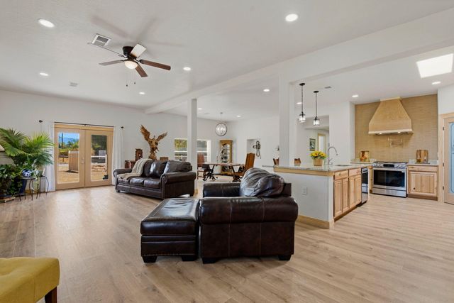 9017 Guadalupe Trail NW, Albuquerque, NM 87114