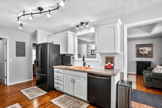 307 N 38th Street, Nixa, MO 65714