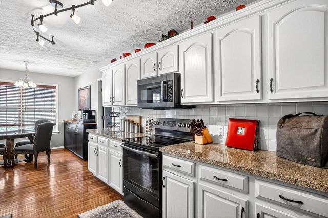 307 N 38th Street, Nixa, MO 65714