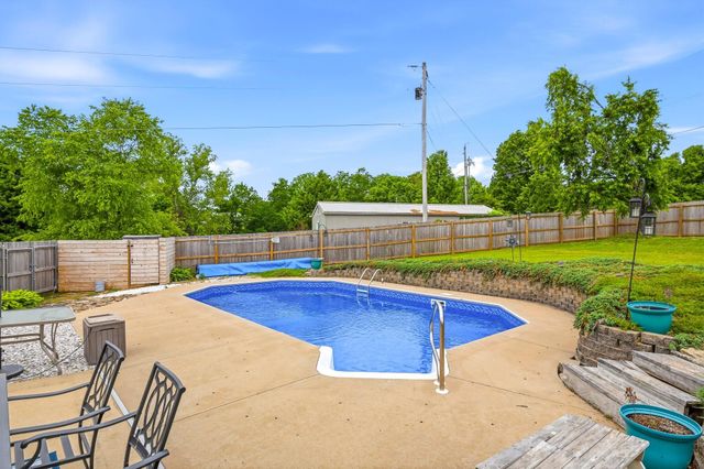307 N 38th Street, Nixa, MO 65714