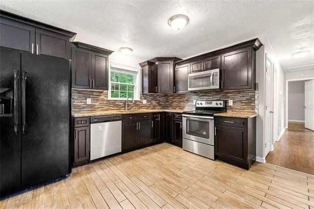 3027 Lakeridge SE Drive, Conyers, GA 30094