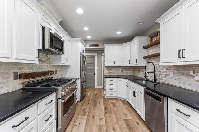 1200 N Beverly Dr, Eagle, ID 83616