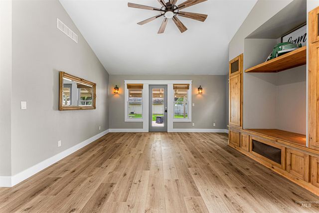 1200 N Beverly Dr, Eagle, ID 83616