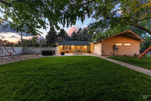 1200 N Beverly Dr, Eagle, ID 83616