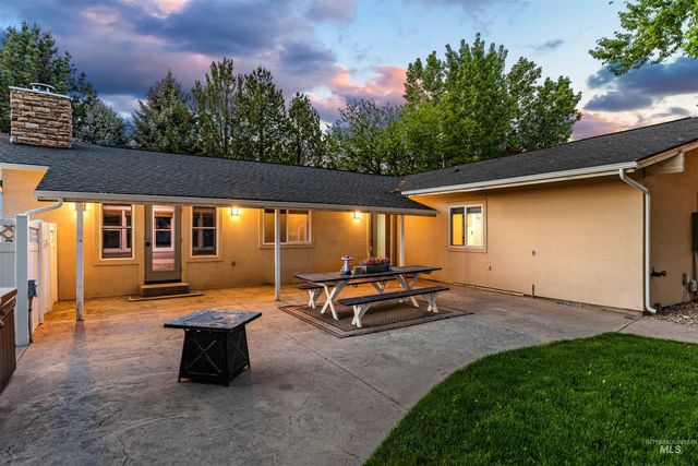 1200 N Beverly Dr, Eagle, ID 83616