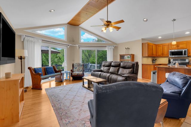 1576 Damron Rd, Estill Springs, TN 37330