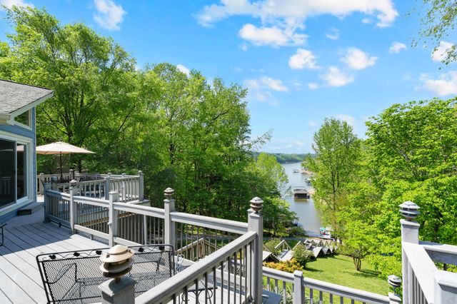 1576 Damron Rd, Estill Springs, TN 37330
