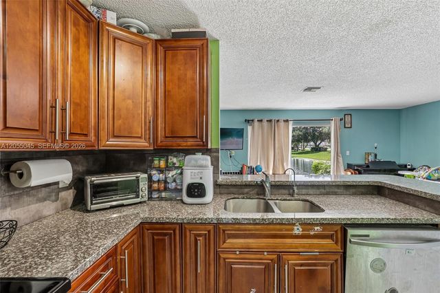 115 NW 108th Ave, Pembroke Pines, FL 33026