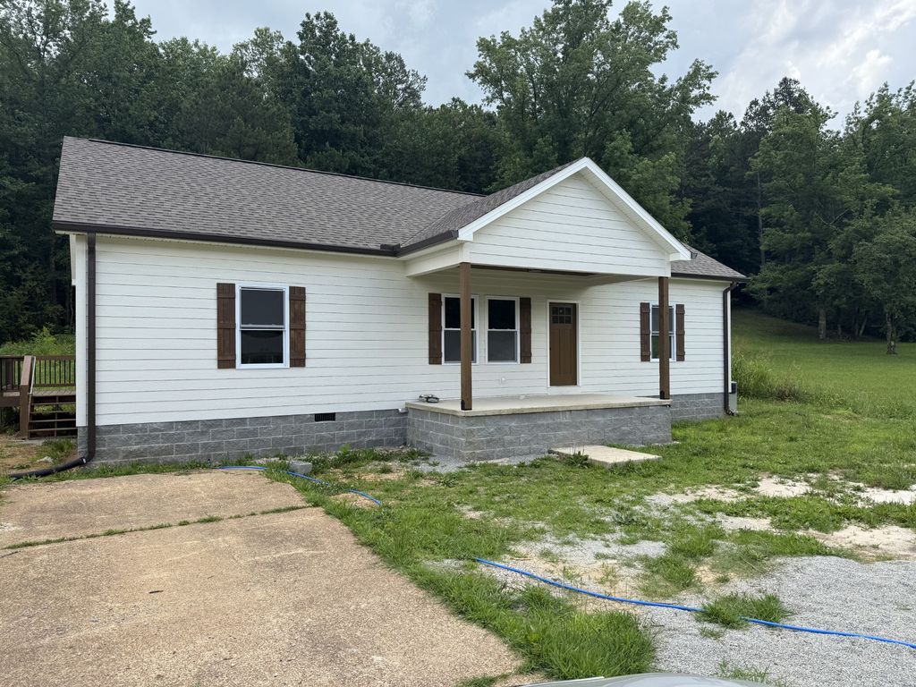 5081 Sunny Acres Dr, Waynesboro, TN 38485