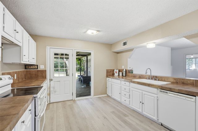112 Spanish Trail, Weatherford, TX 76088