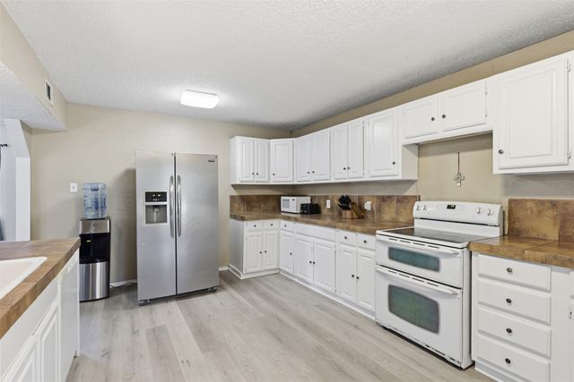 112 Spanish Trail, Weatherford, TX 76088