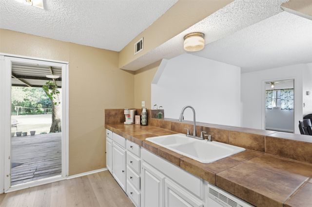 112 Spanish Trail, Weatherford, TX 76088