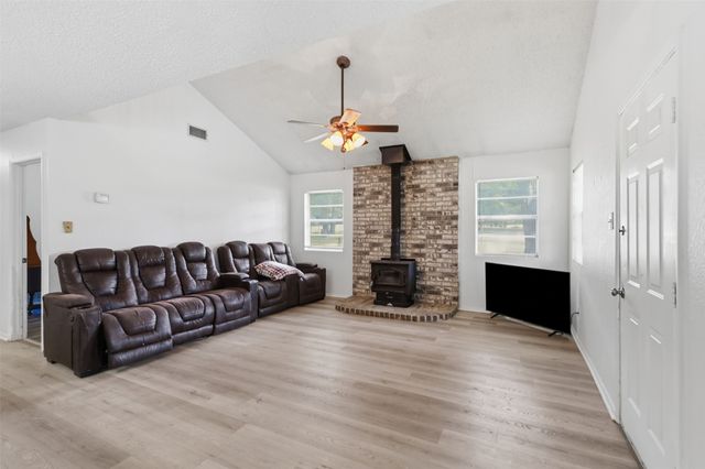 112 Spanish Trail, Weatherford, TX 76088