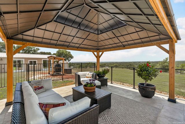 31463 PANTHER DR, Bulverde, TX 78163