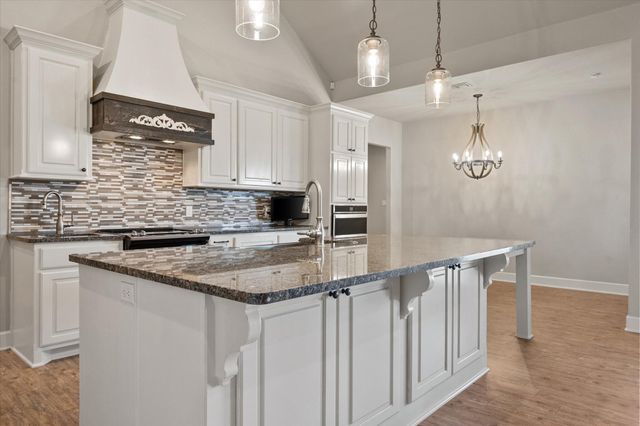 1210 N 14th Place, Wolfforth, TX 79382