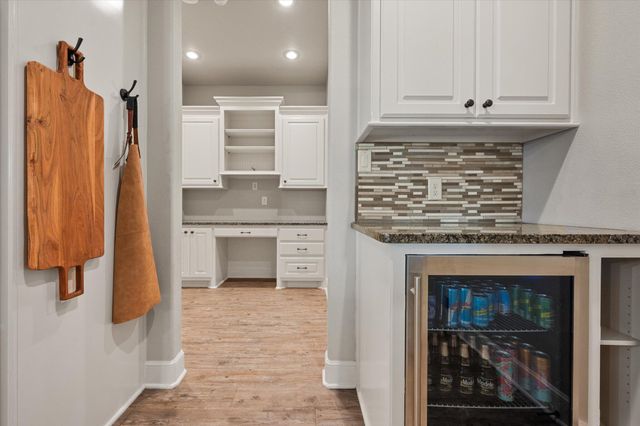 1210 N 14th Place, Wolfforth, TX 79382