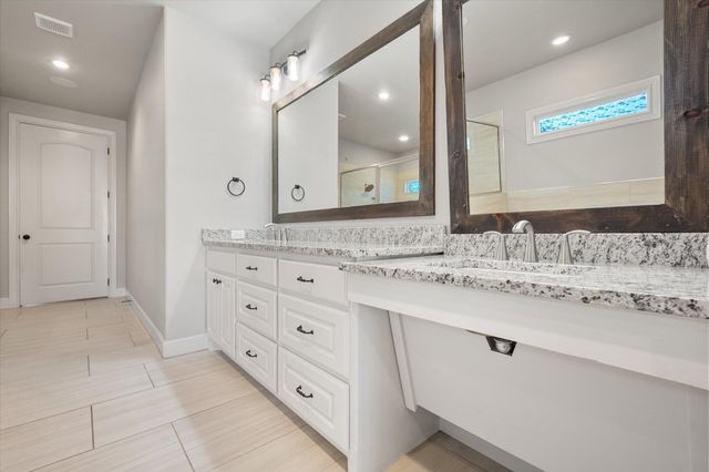 1210 N 14th Place, Wolfforth, TX 79382