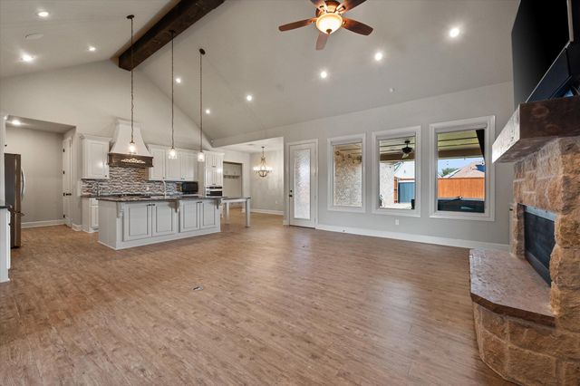 1210 N 14th Place, Wolfforth, TX 79382