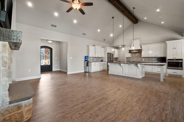 1210 N 14th Place, Wolfforth, TX 79382
