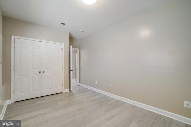 2056 S SHIRLINGTON RD #B, Arlington, VA 22204