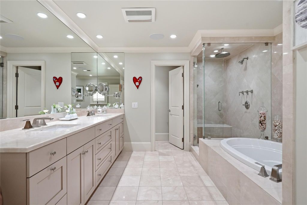Image 18 of property listing at 12311 Woodthorpe Lane, Houston, TX 77024