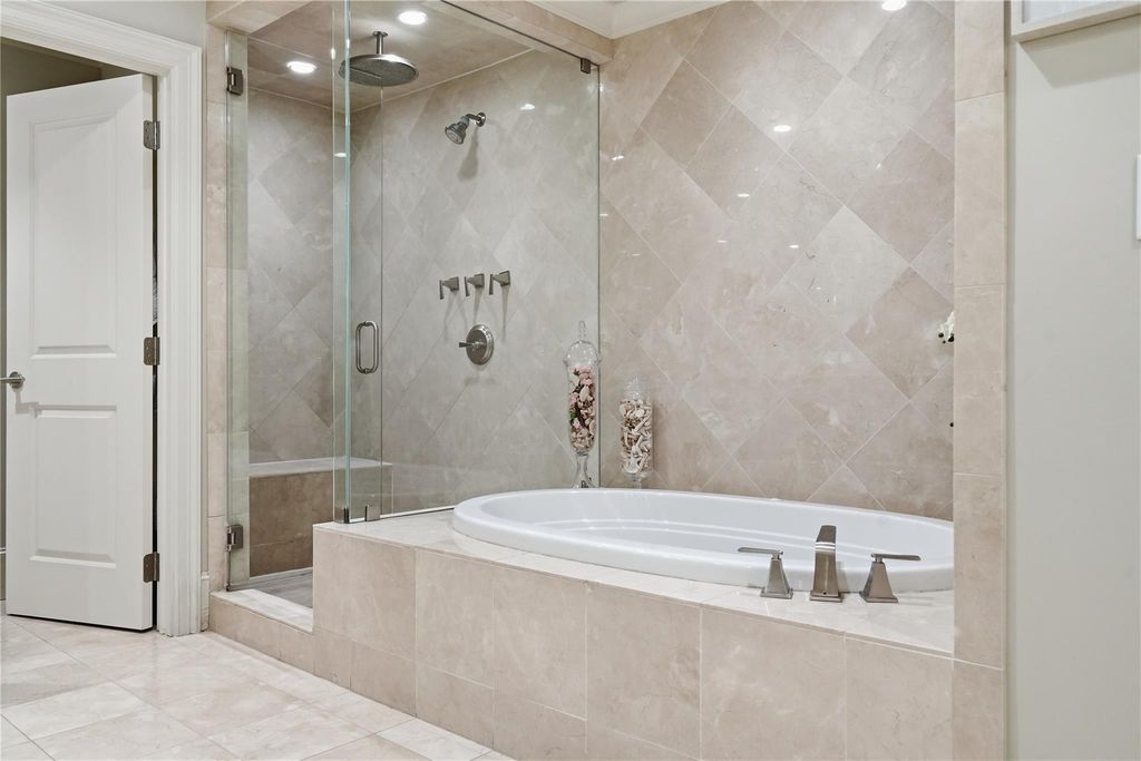 Image 20 of property listing at 12311 Woodthorpe Lane, Houston, TX 77024