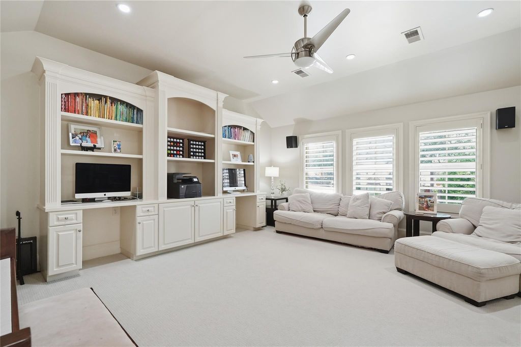 Image 22 of property listing at 12311 Woodthorpe Lane, Houston, TX 77024