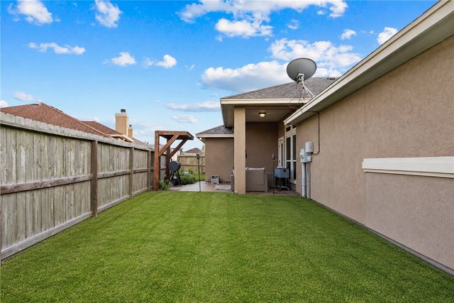 3930 Amadas Dr, Corpus Christi, TX 78414