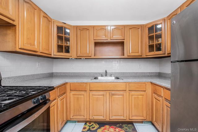 819 E 223rd Street, Bronx, NY 10466