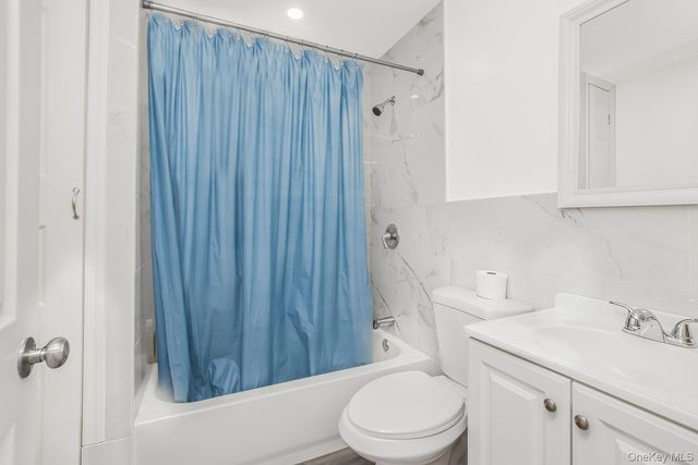 819 E 223rd Street, Bronx, NY 10466