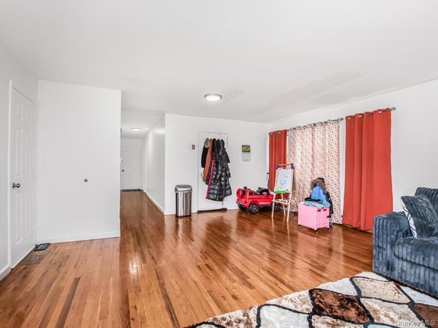 819 E 223rd Street, Bronx, NY 10466