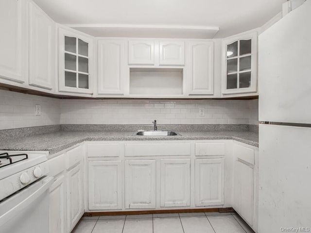 819 E 223rd Street, Bronx, NY 10466