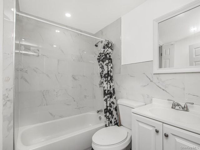 819 E 223rd Street, Bronx, NY 10466