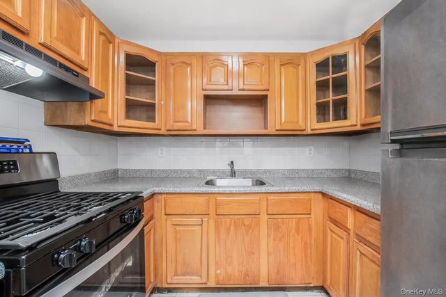 819 E 223rd Street, Bronx, NY 10466