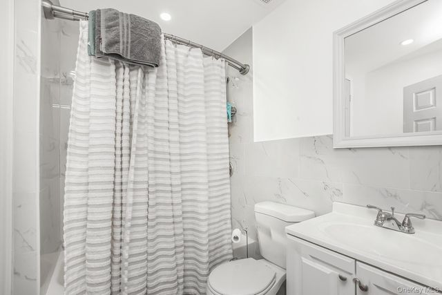 819 E 223rd Street, Bronx, NY 10466