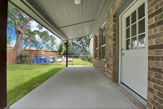 407 E Willingham Street, Cleburne, TX 76031