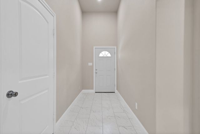 407 E Willingham Street, Cleburne, TX 76031